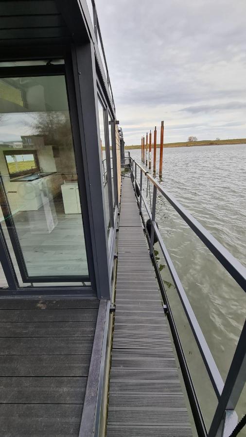 Hausboote Unteres Odertal Hausboot Kranich 호텔 슈베트 외부 사진