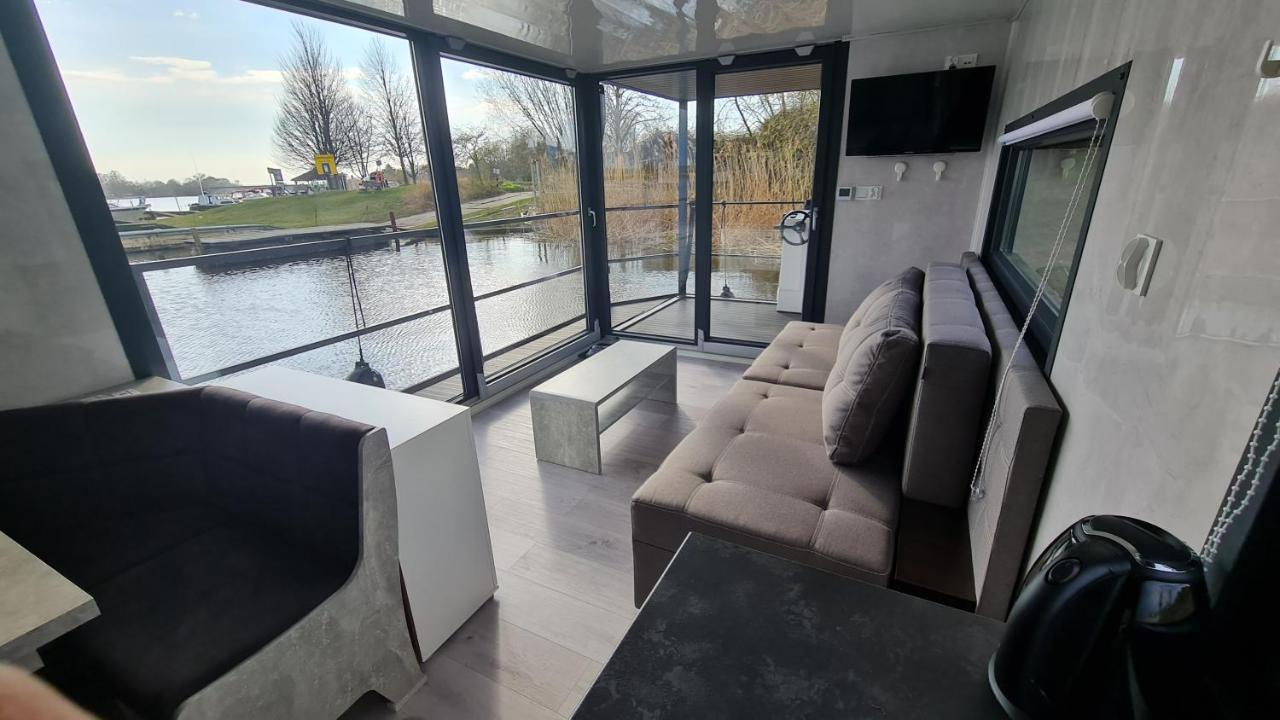 Hausboote Unteres Odertal Hausboot Kranich 호텔 슈베트 외부 사진